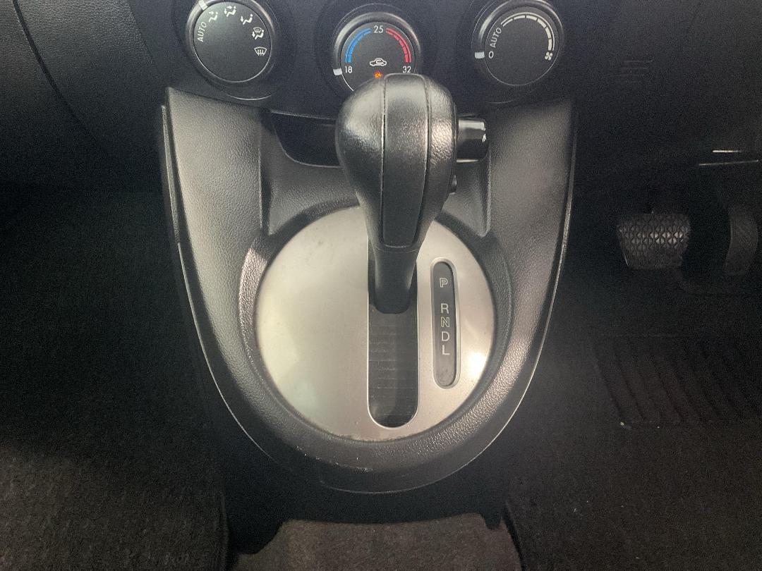 Photo '18' of Mazda Demio