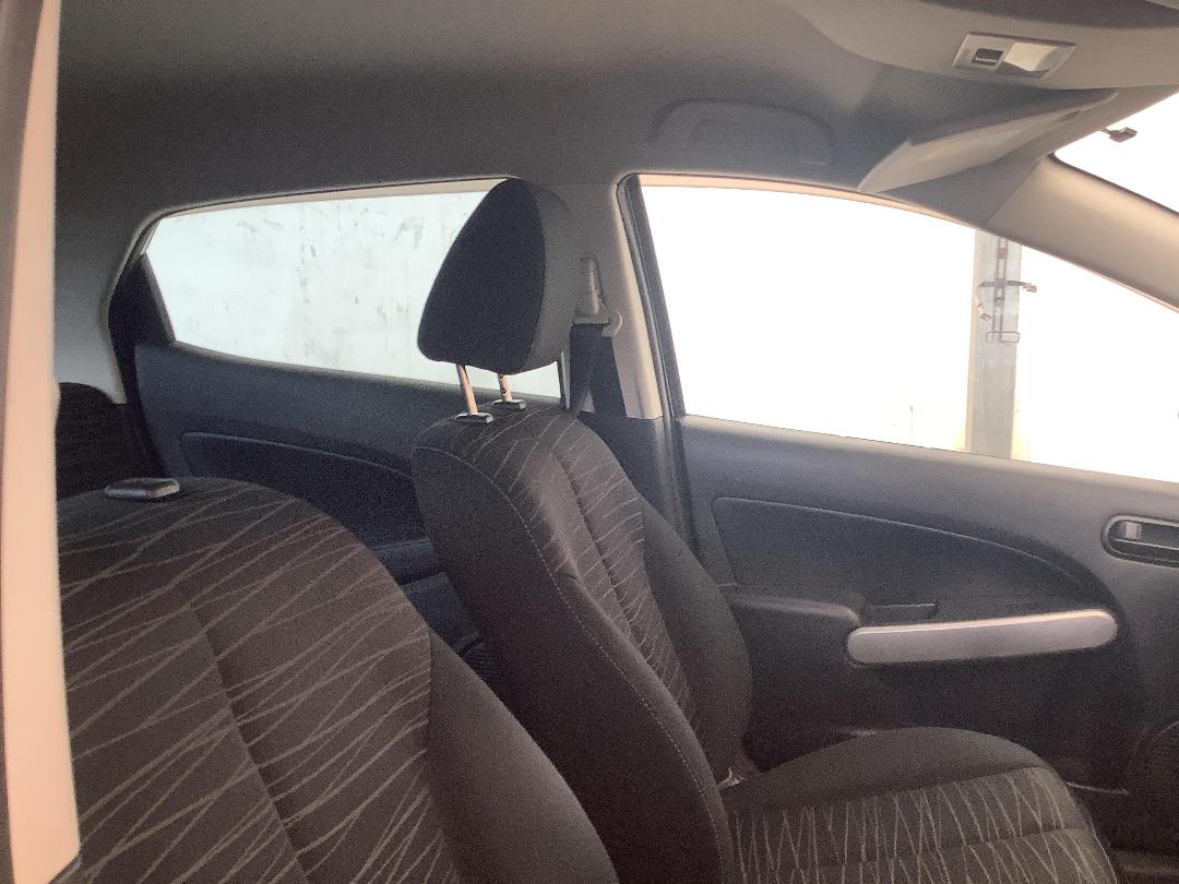 Photo '15' of Mazda Demio