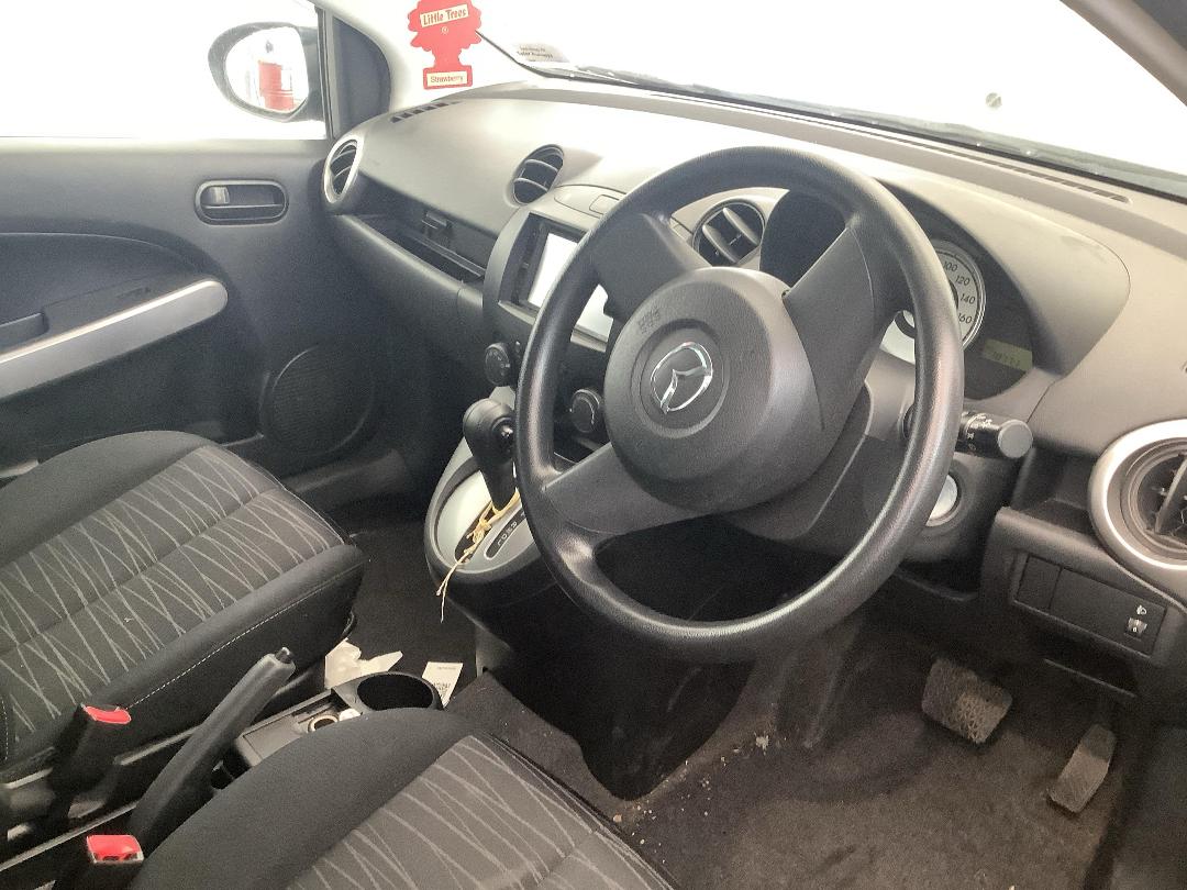 Photo '13' of Mazda Demio