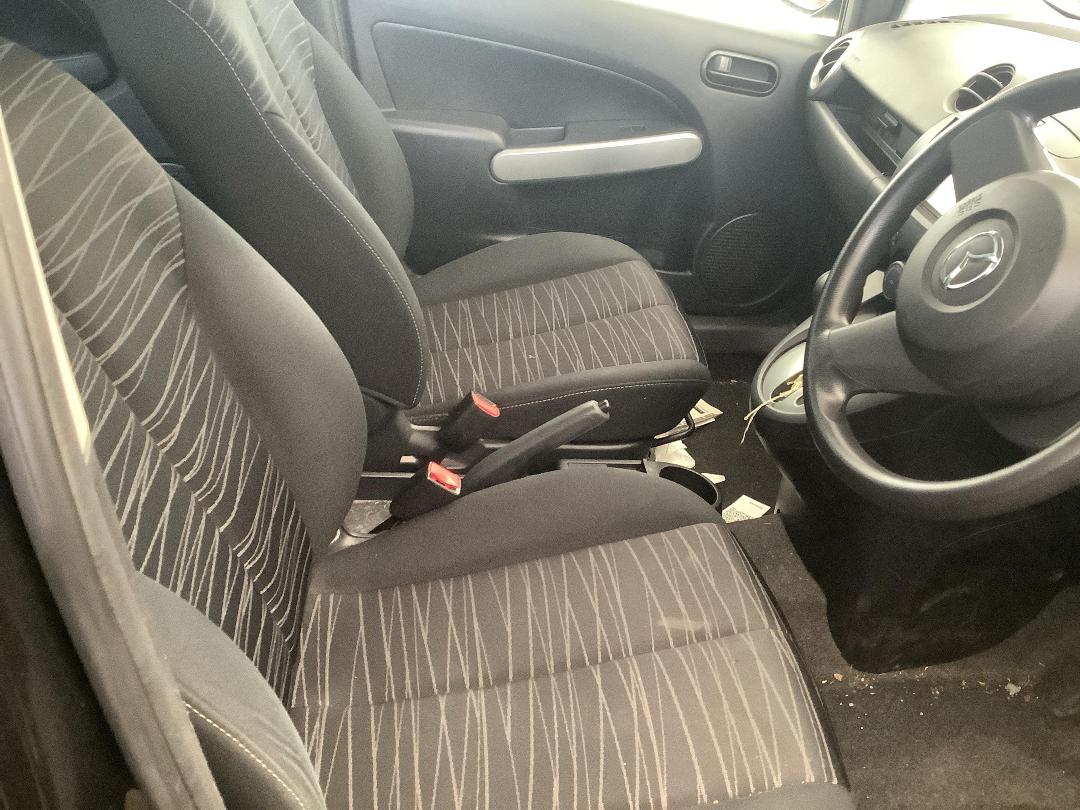 Photo '14' of Mazda Demio