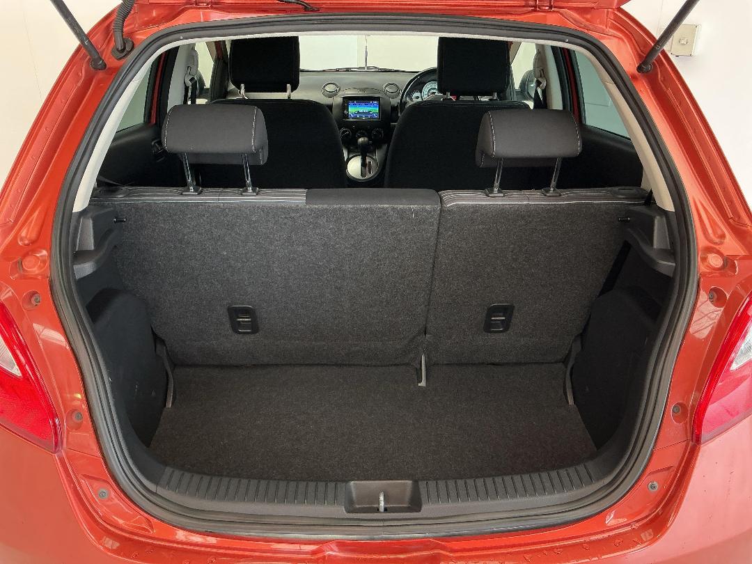 Photo '14' of Mazda Demio Photo '14' of Mazda Demio