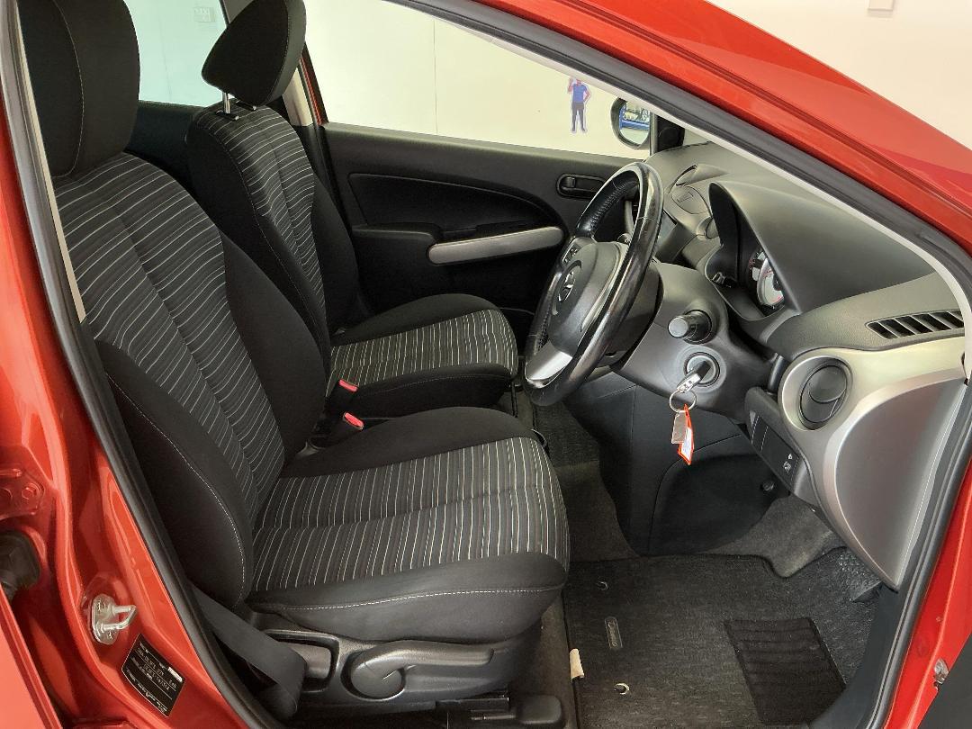 Photo '16' of Mazda Demio Photo '16' of Mazda Demio