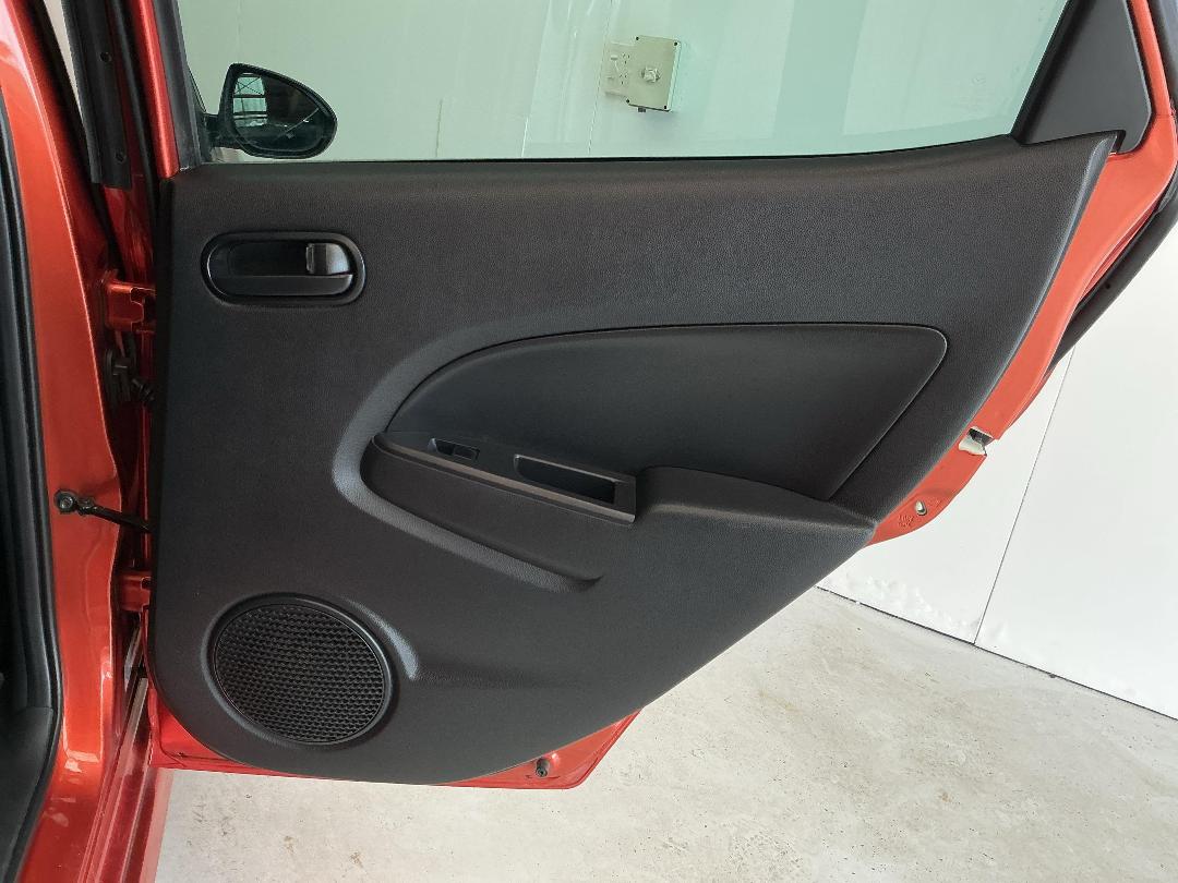 Photo '19' of Mazda Demio Photo '19' of Mazda Demio