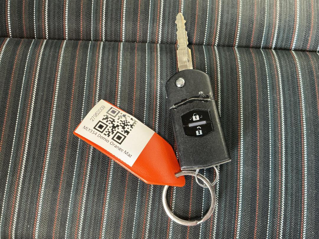 Photo '22' of Mazda Demio Photo '22' of Mazda Demio