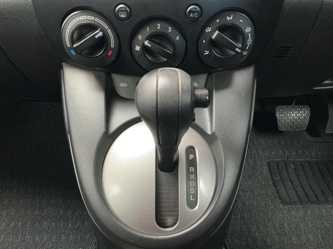 Photo '23' of Mazda Demio Photo '23' of Mazda Demio