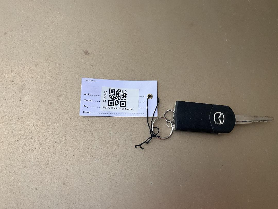 Photo '14' of Mazda Demio