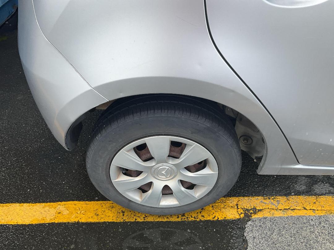 Photo '18' of Mazda Demio