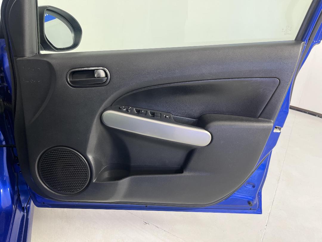 Photo '15' of Mazda Demio Photo '15' of Mazda Demio