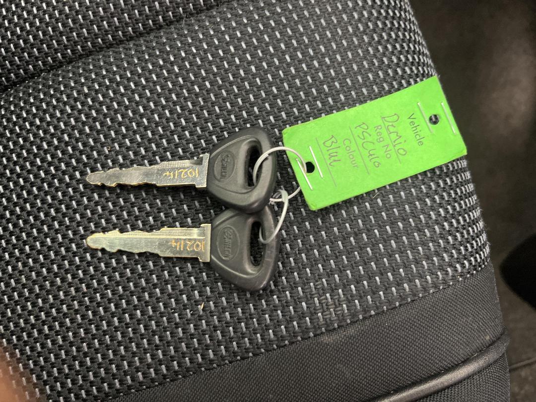 Photo '22' of Mazda Demio Photo '22' of Mazda Demio