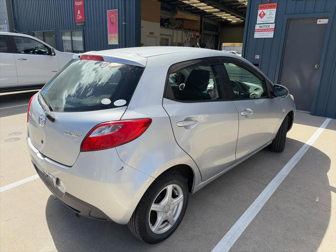 Photo '4' of Mazda Demio Photo '4' of Mazda Demio