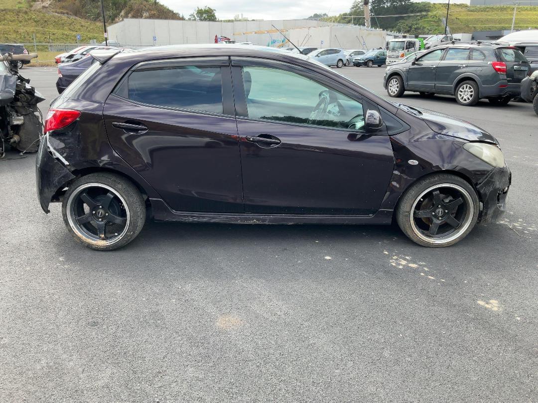 Photo '8' of Mazda Demio