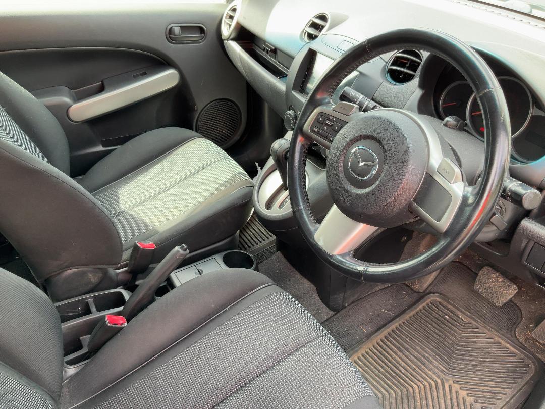 Photo '14' of Mazda Demio