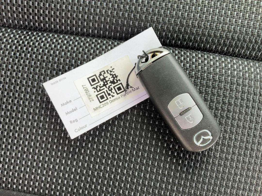 Photo '24' of Mazda Demio