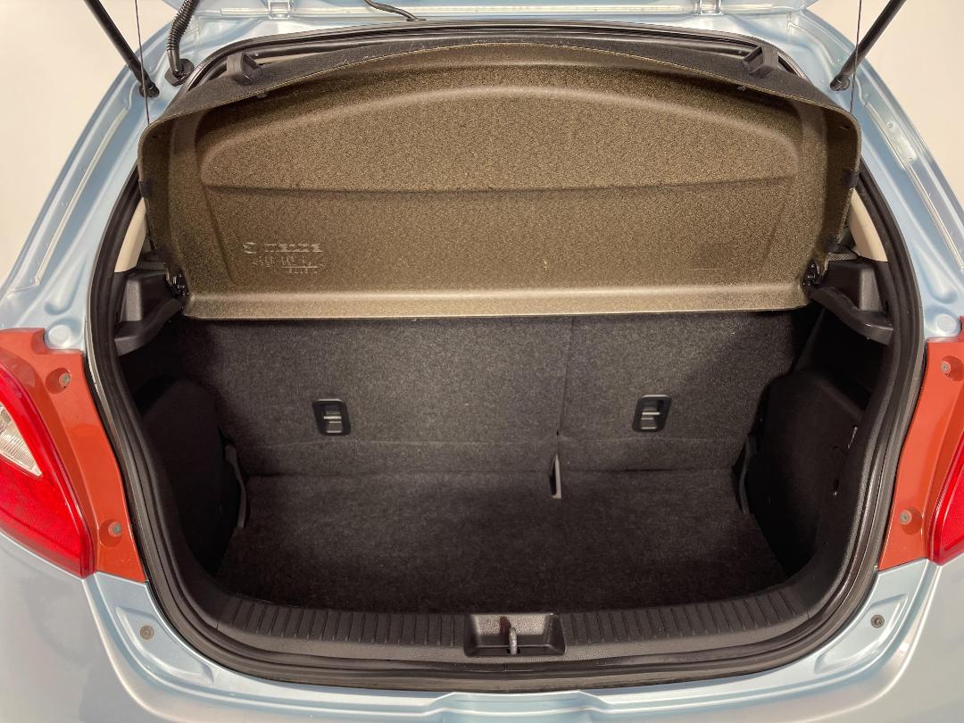 Photo '14' of Mazda Demio Photo '14' of Mazda Demio