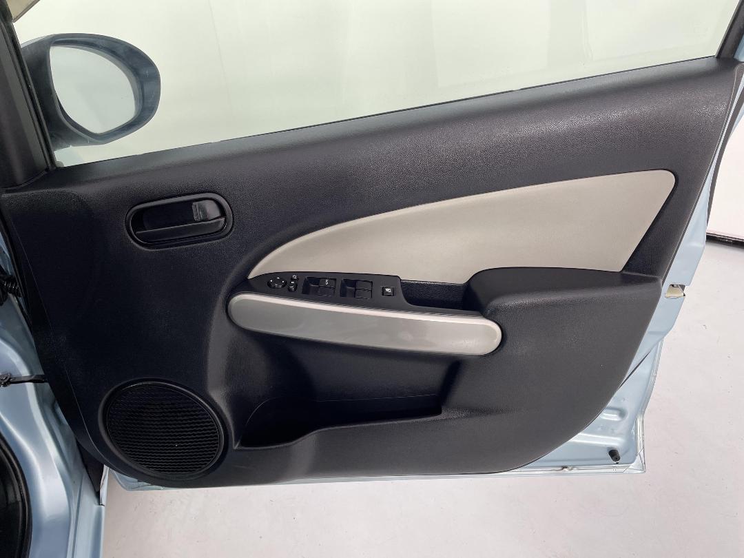 Photo '15' of Mazda Demio Photo '15' of Mazda Demio