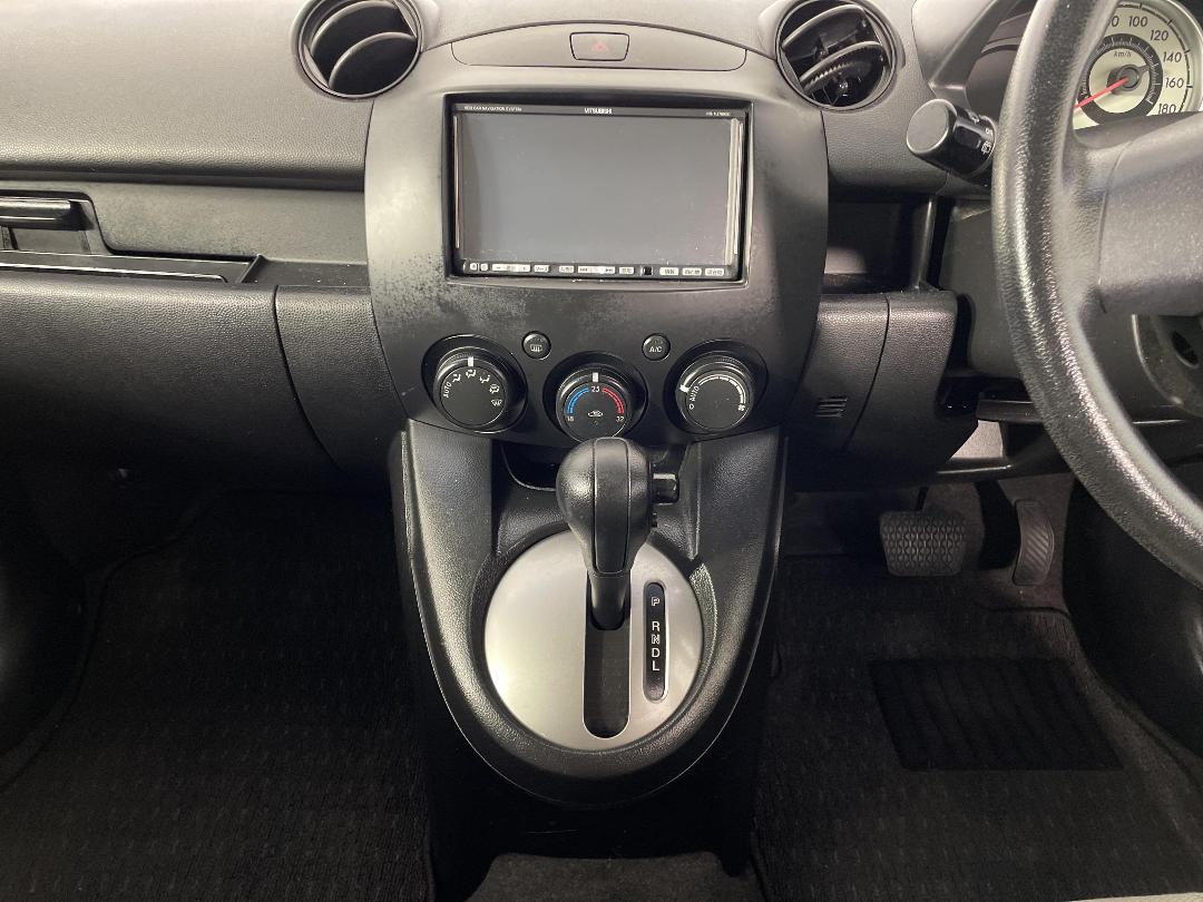 Photo '18' of Mazda Demio Photo '18' of Mazda Demio