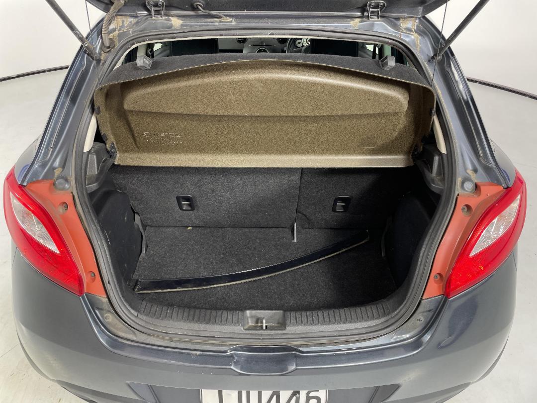 Photo '14' of Mazda Demio Photo '14' of Mazda Demio