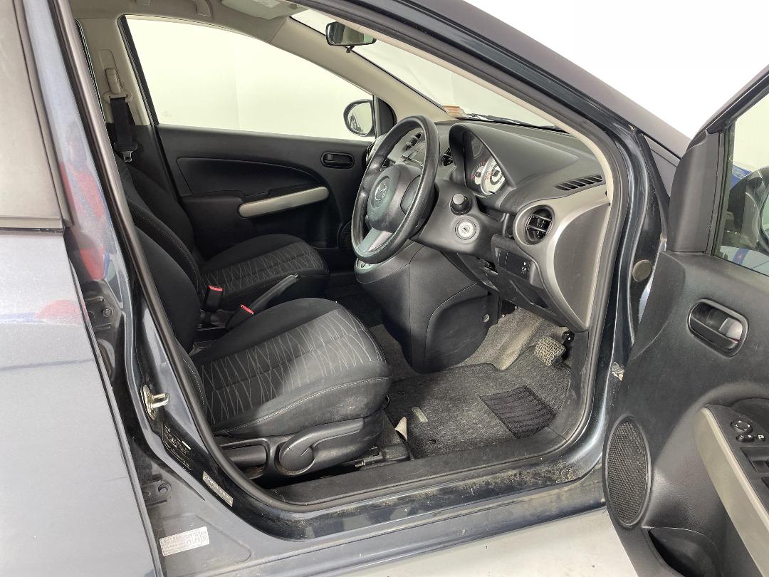 Photo '16' of Mazda Demio Photo '16' of Mazda Demio