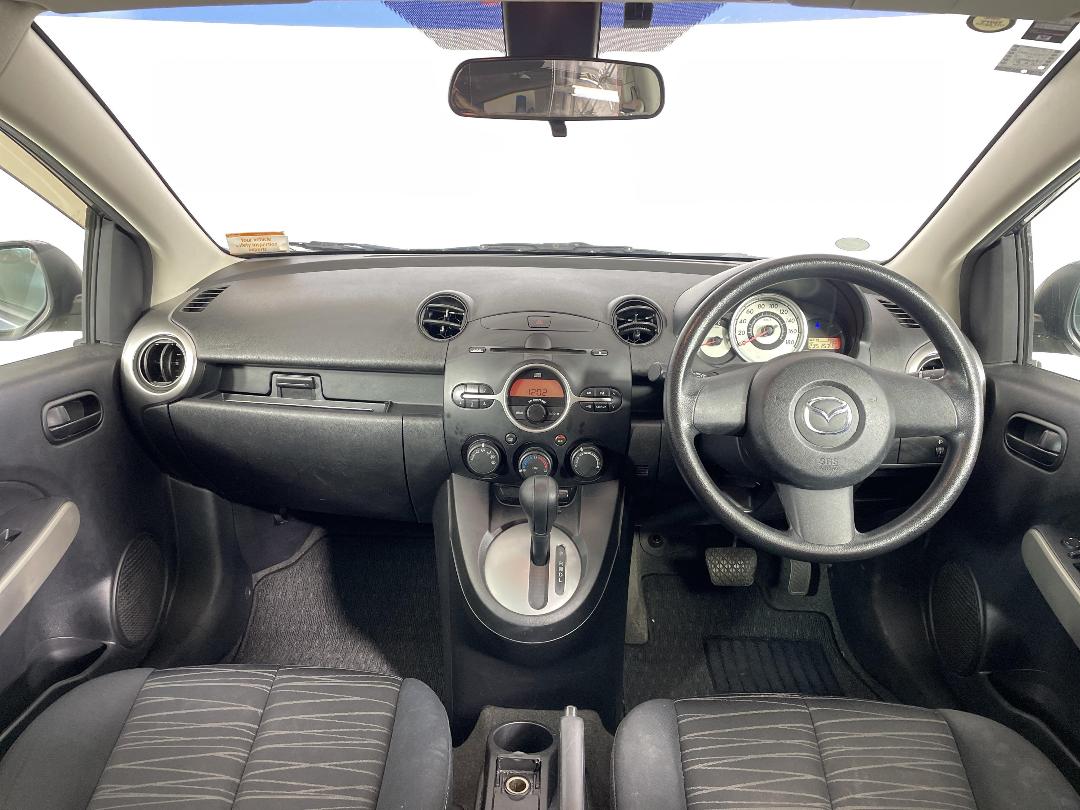 Photo '17' of Mazda Demio Photo '17' of Mazda Demio