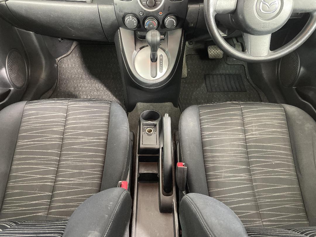 Photo '18' of Mazda Demio Photo '18' of Mazda Demio