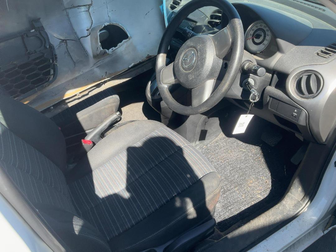 Photo '8' of Mazda Demio