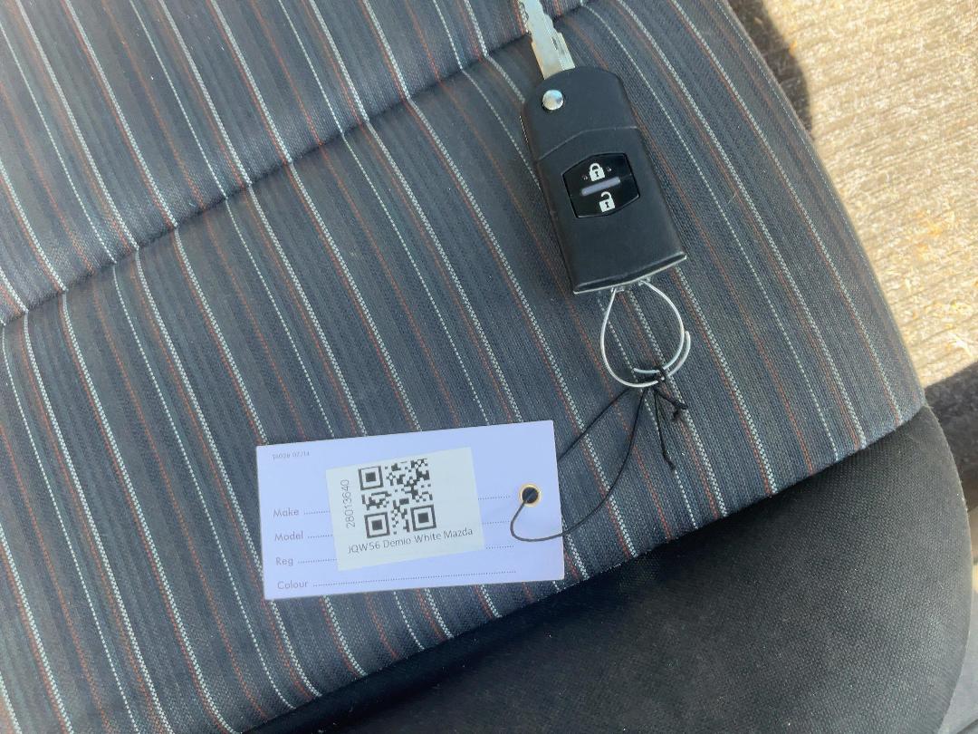 Photo '10' of Mazda Demio