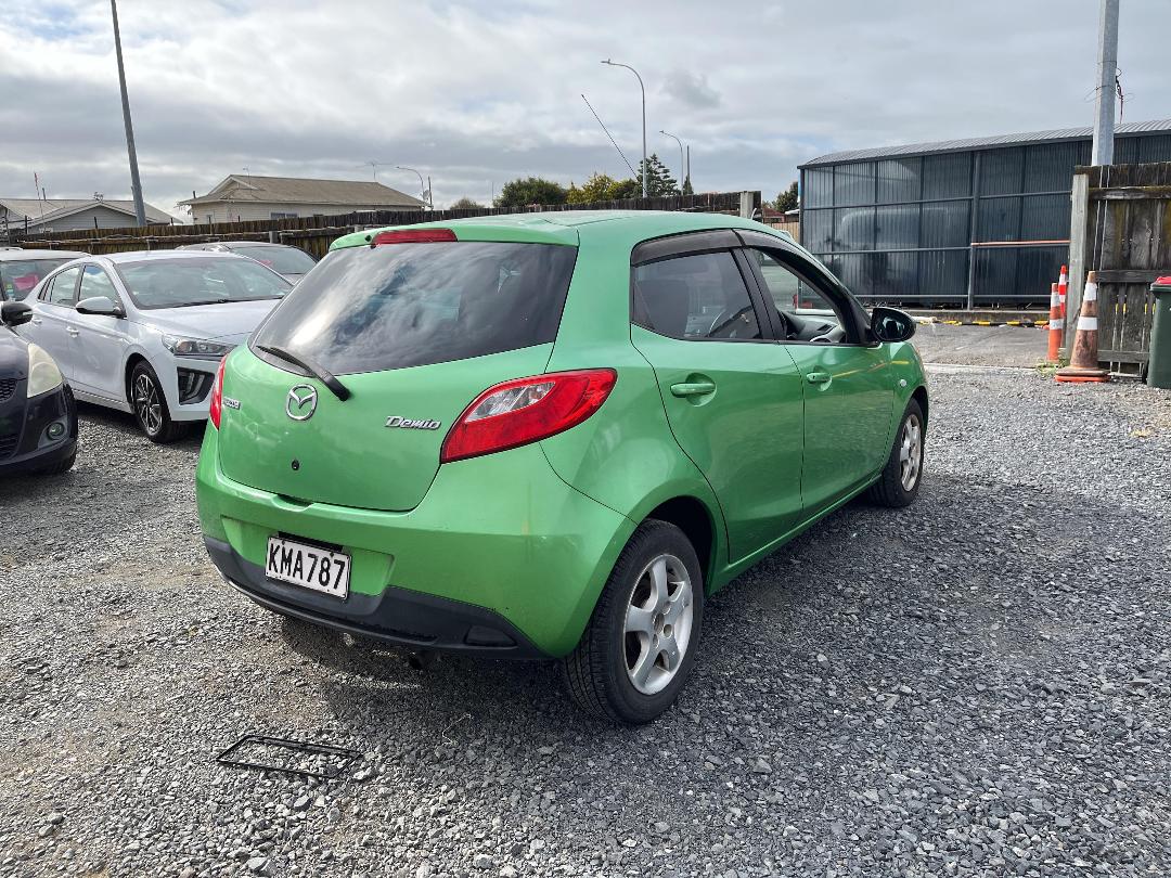 Photo '6' of Mazda Demio