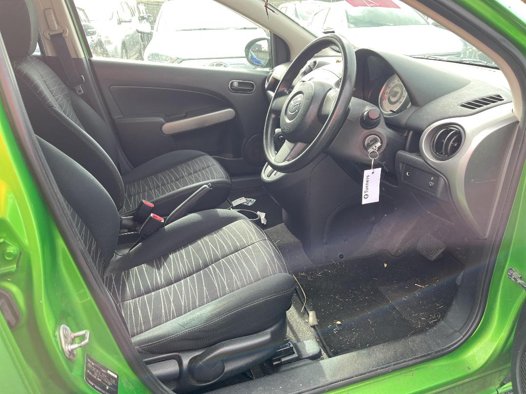 Photo '14' of Mazda Demio