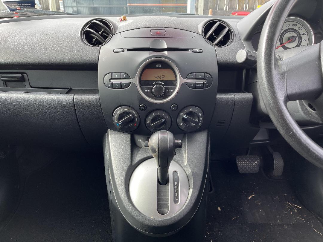 Photo '16' of Mazda Demio