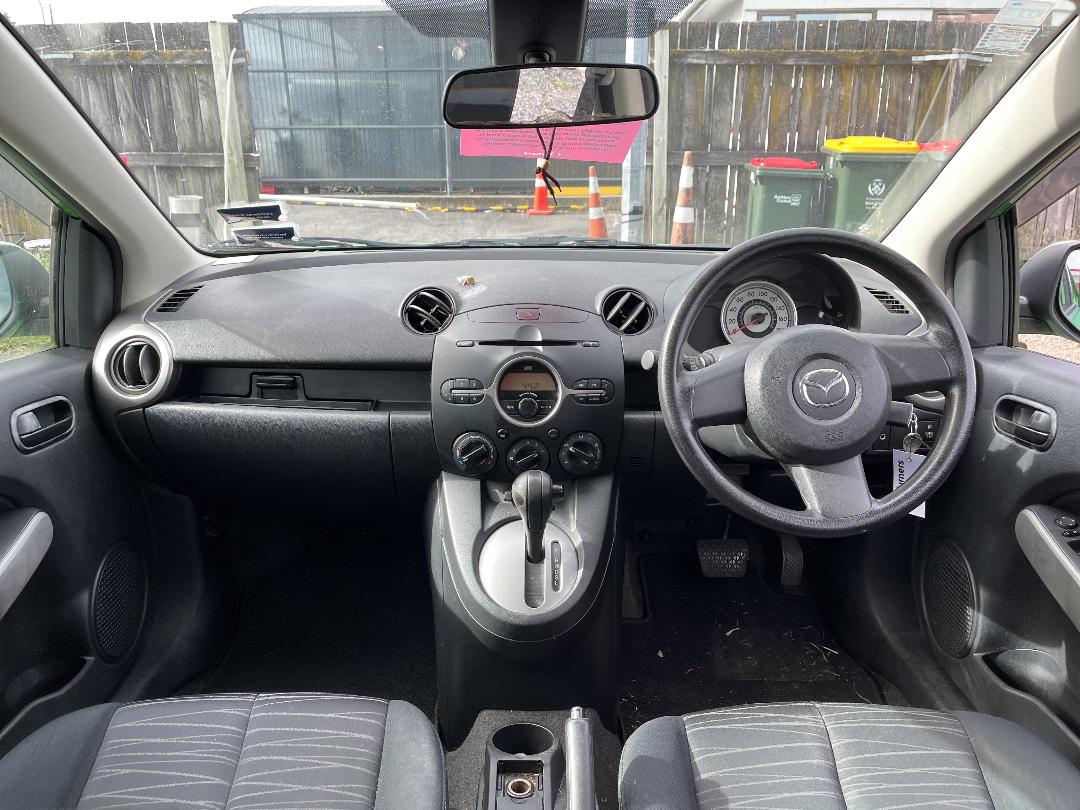 Photo '15' of Mazda Demio