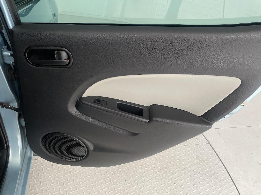 Photo '19' of Mazda Demio