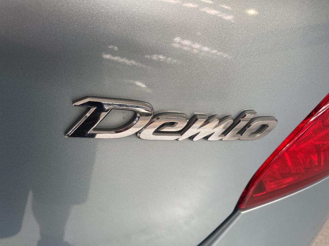 Photo '32' of Mazda Demio