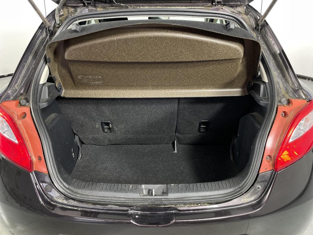 Photo '14' of Mazda Demio Photo '14' of Mazda Demio