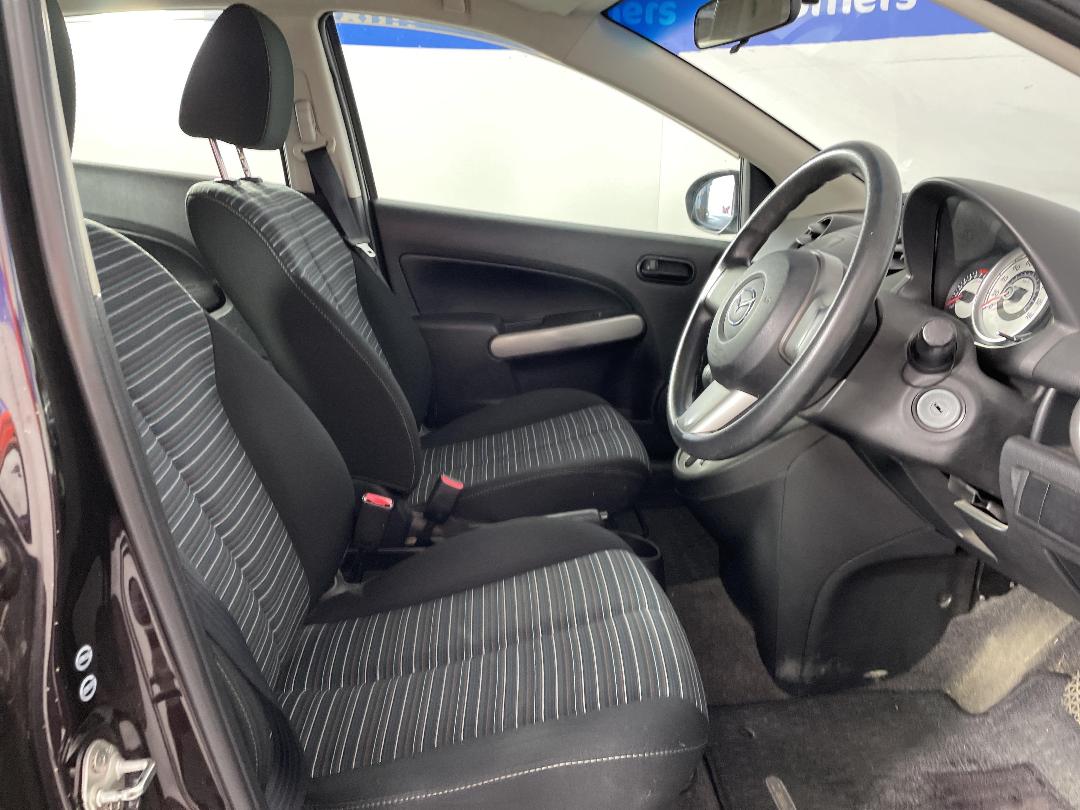 Photo '16' of Mazda Demio Photo '16' of Mazda Demio