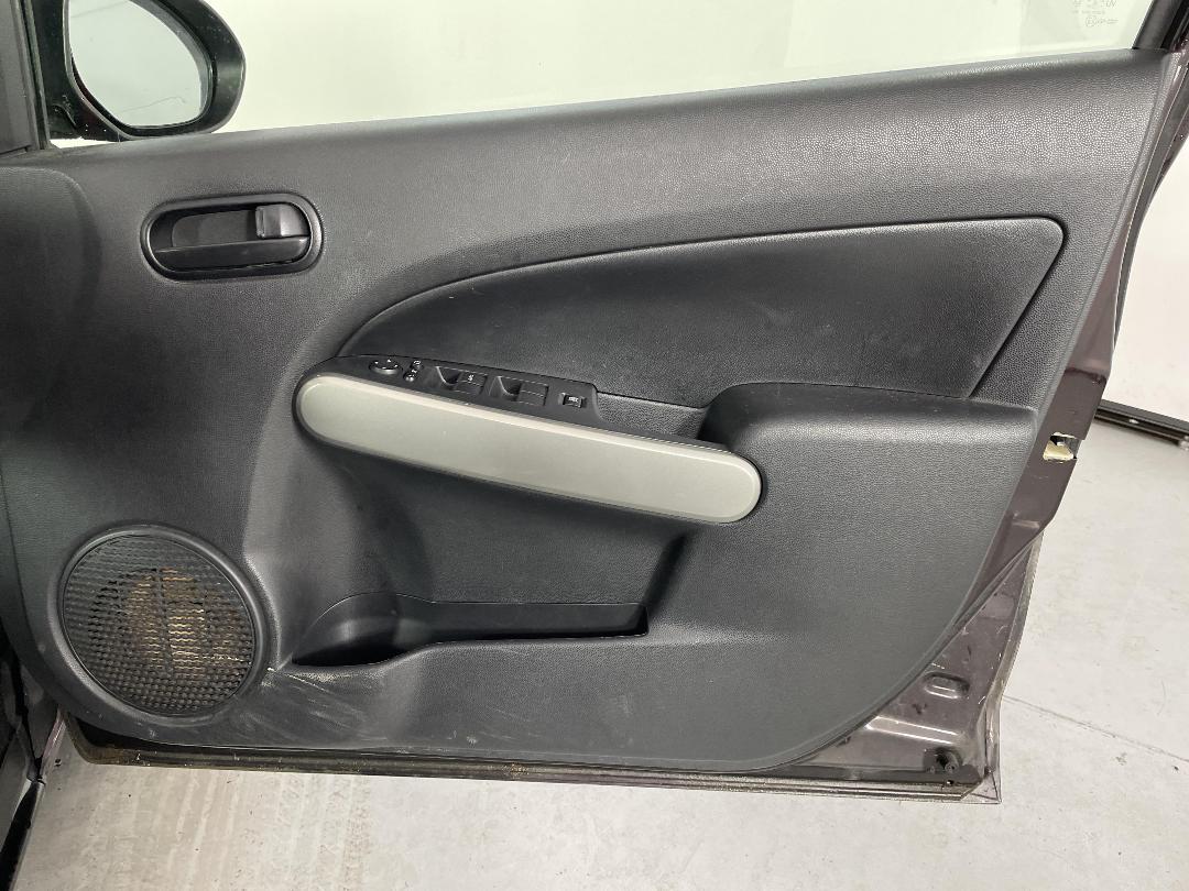 Photo '15' of Mazda Demio Photo '15' of Mazda Demio