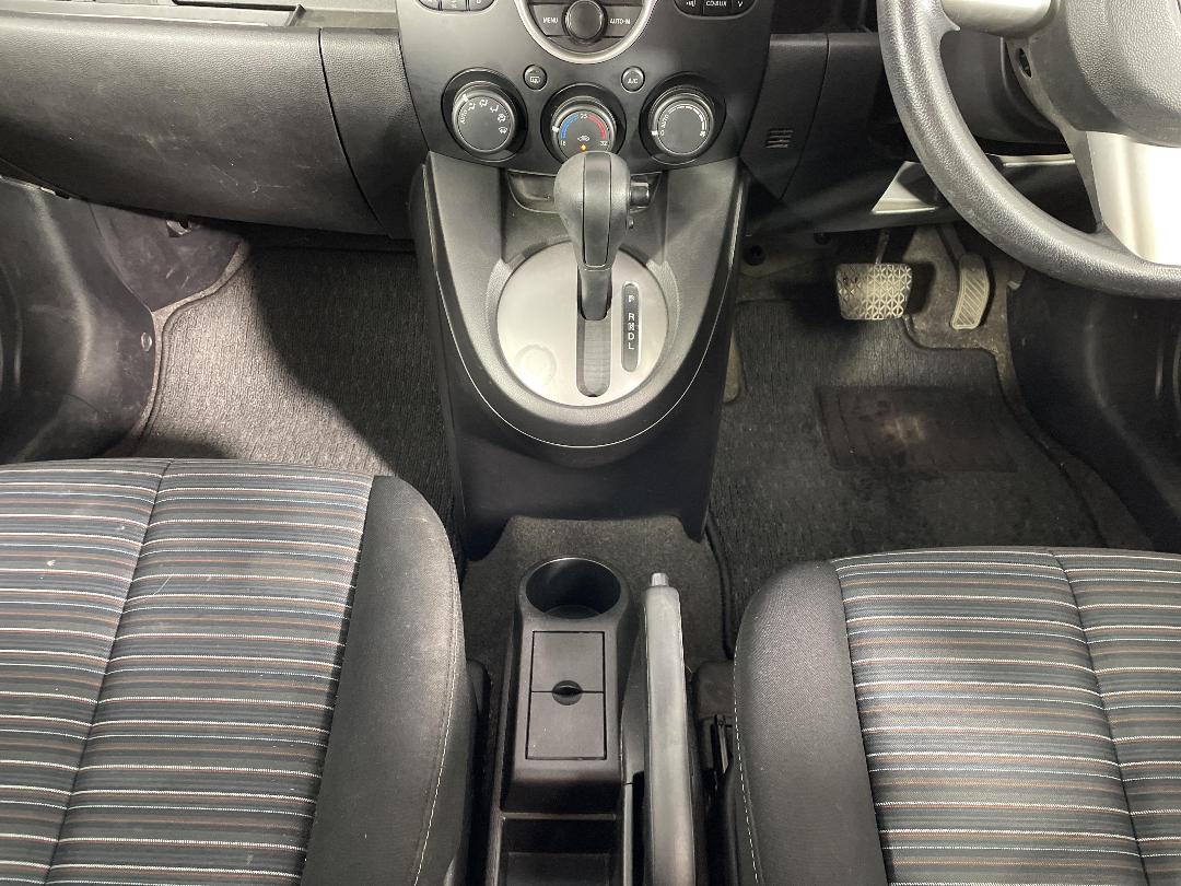 Photo '18' of Mazda Demio Photo '18' of Mazda Demio