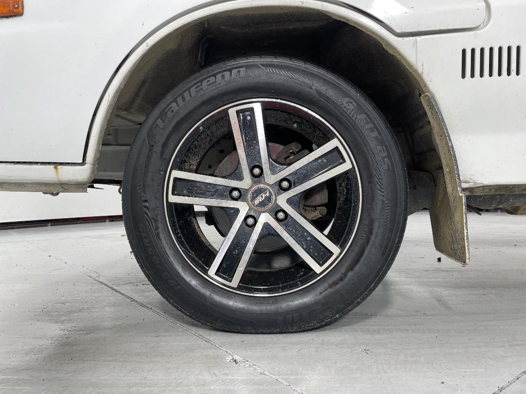 Photo '10' of Mazda E1800