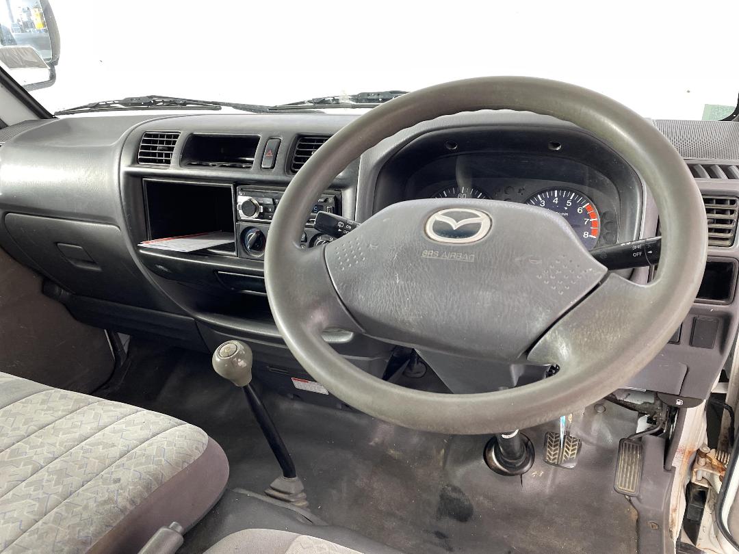 Photo '17' of Mazda E1800