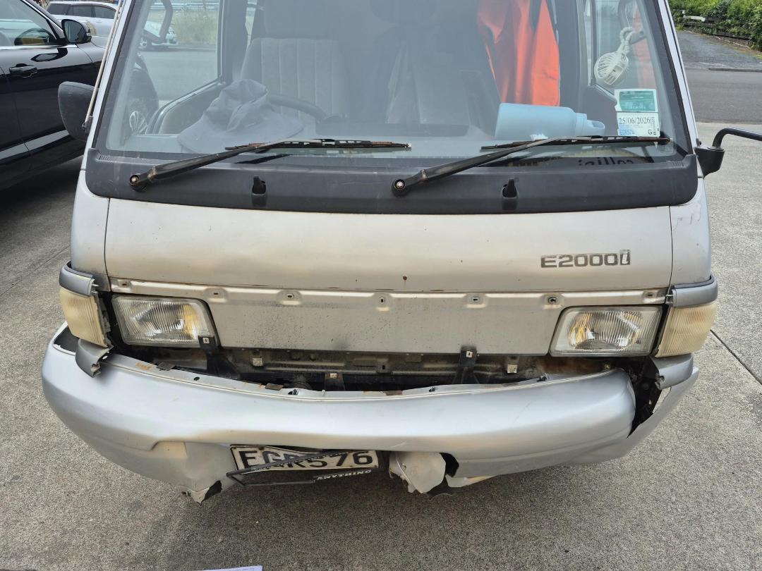 Photo '4' of Mazda E2000 LWB
