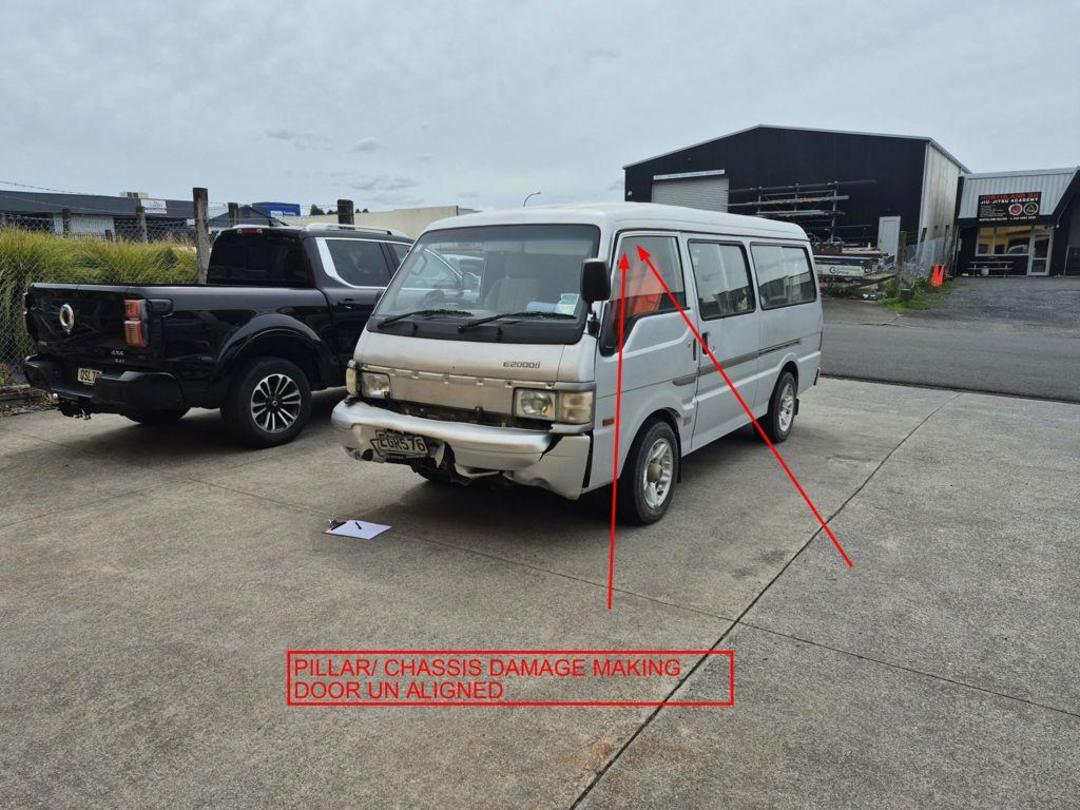 Photo '6' of Mazda E2000 LWB