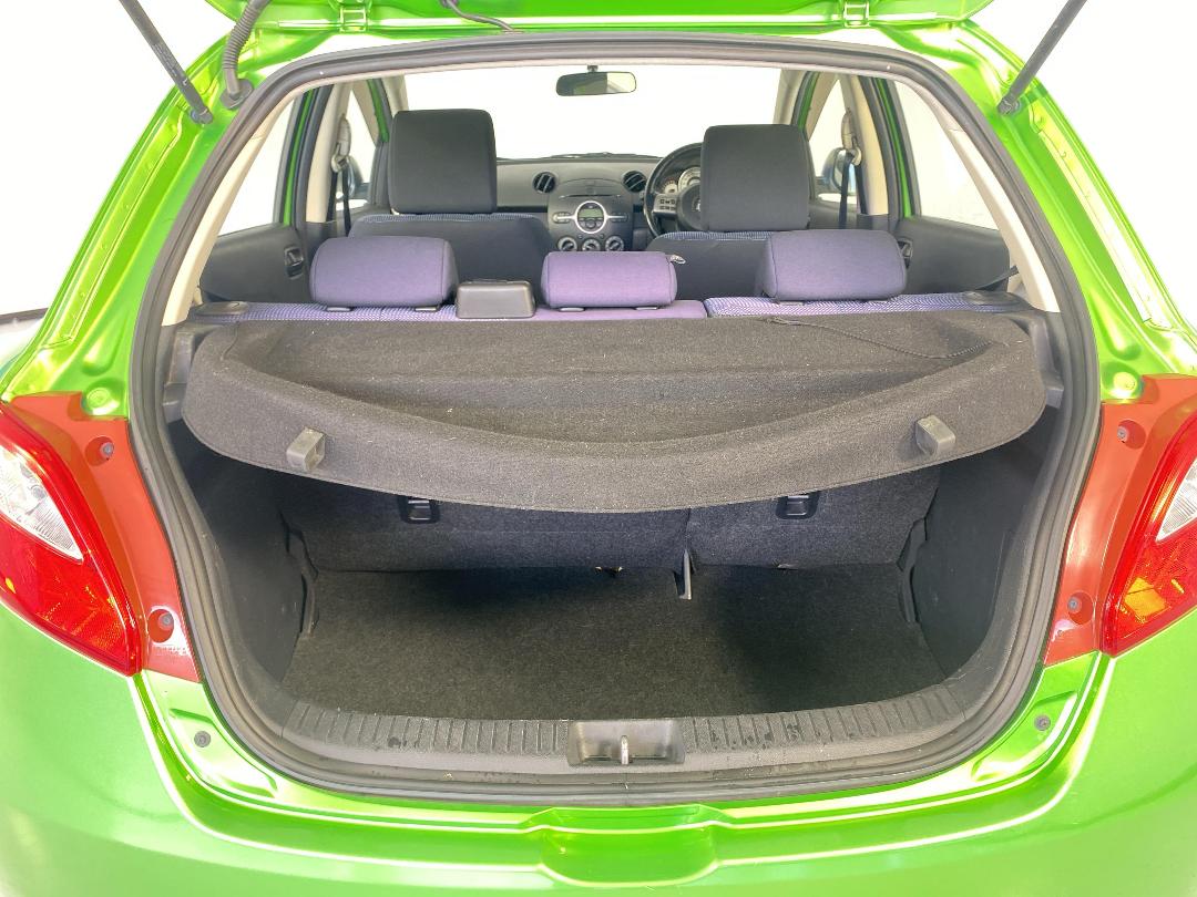 Photo '14' of Mazda Mazda2 Photo '14' of Mazda Mazda2