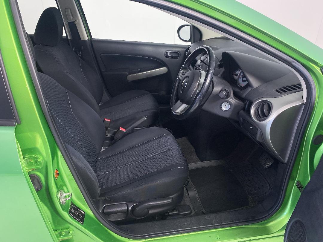 Photo '16' of Mazda Mazda2 Photo '16' of Mazda Mazda2