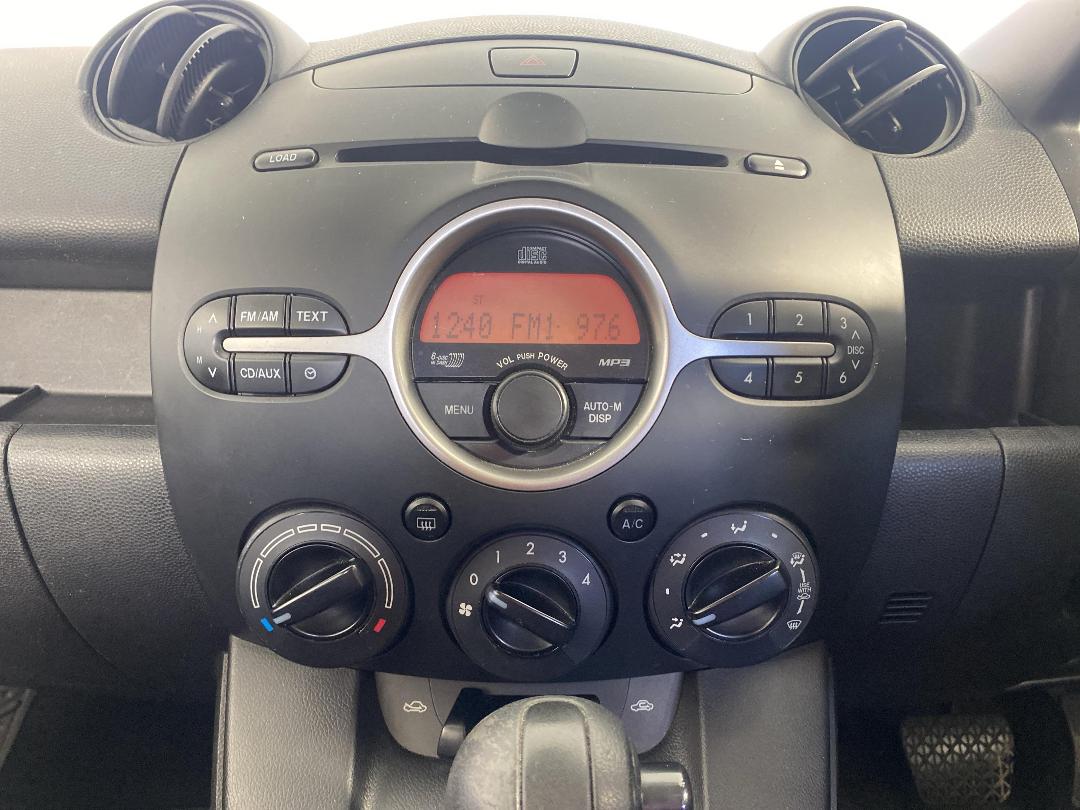 Photo '18' of Mazda Mazda2 Photo '18' of Mazda Mazda2