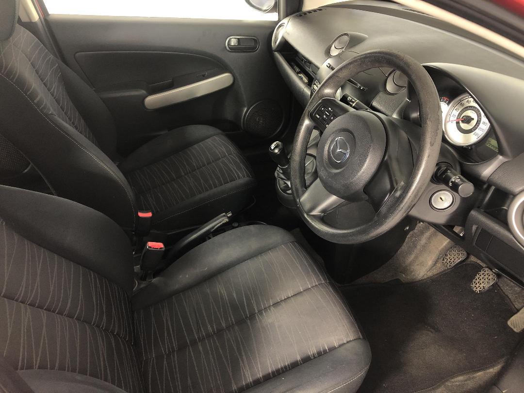 Photo '16' of Mazda Mazda2 Photo '16' of Mazda Mazda2