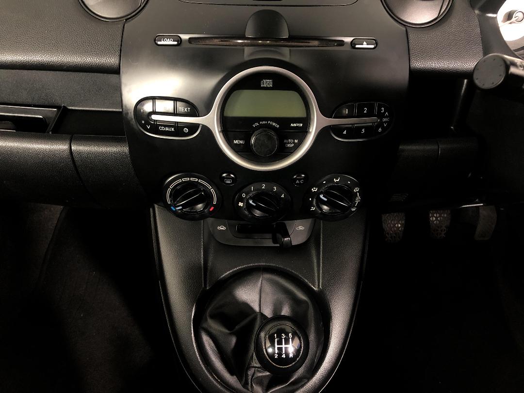 Photo '18' of Mazda Mazda2 Photo '18' of Mazda Mazda2