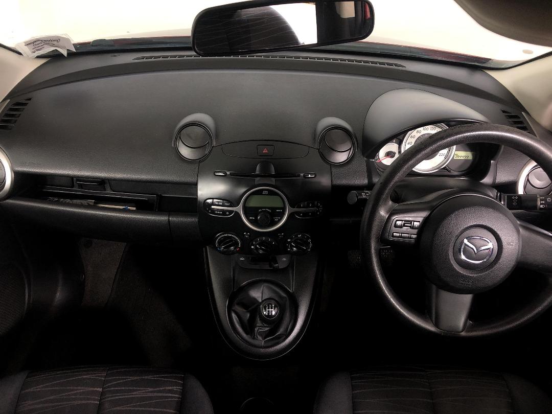 Photo '17' of Mazda Mazda2 Photo '17' of Mazda Mazda2