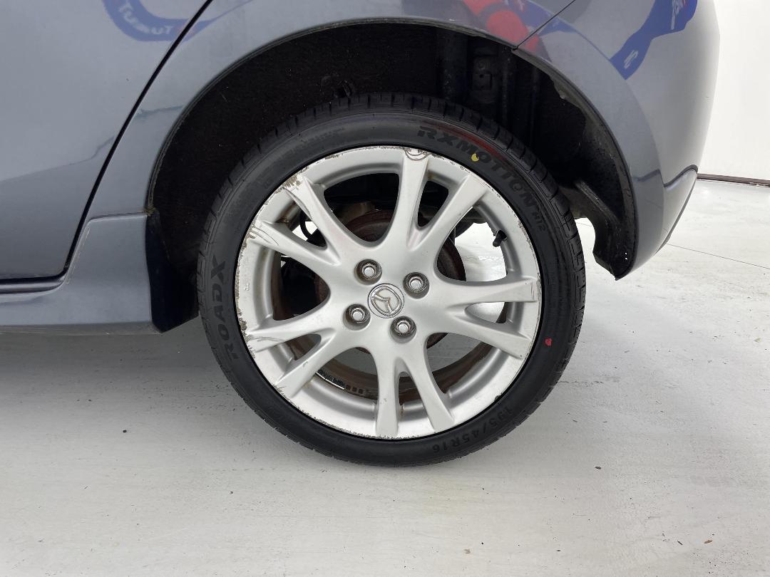 Photo '11' of Mazda Mazda2