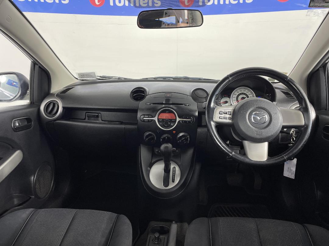 Photo '17' of Mazda Mazda2