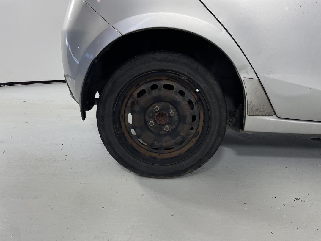 Photo '12' of Mazda Mazda2