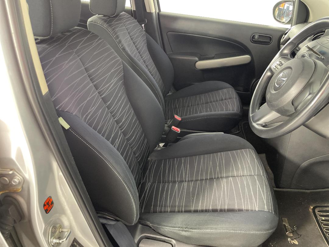 Photo '16' of Mazda Mazda2